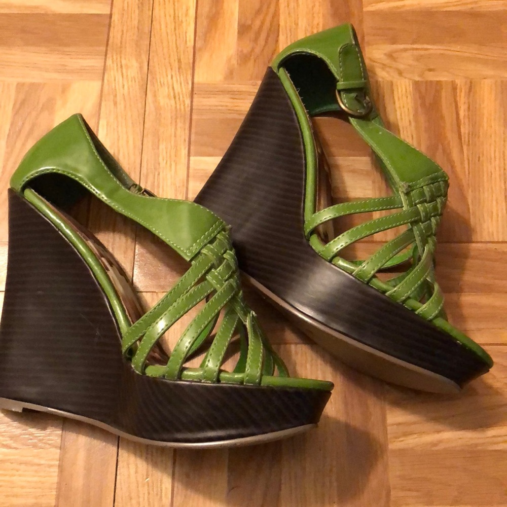 Green Shoedazzle wedges